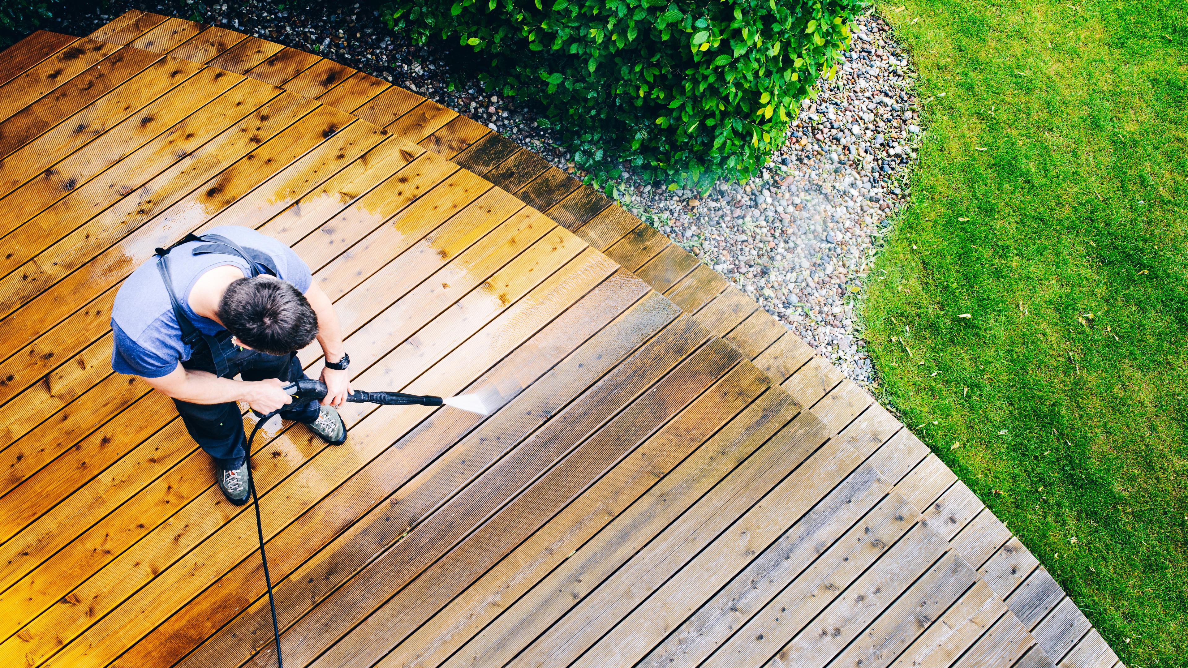Deck cleaning and restoration service