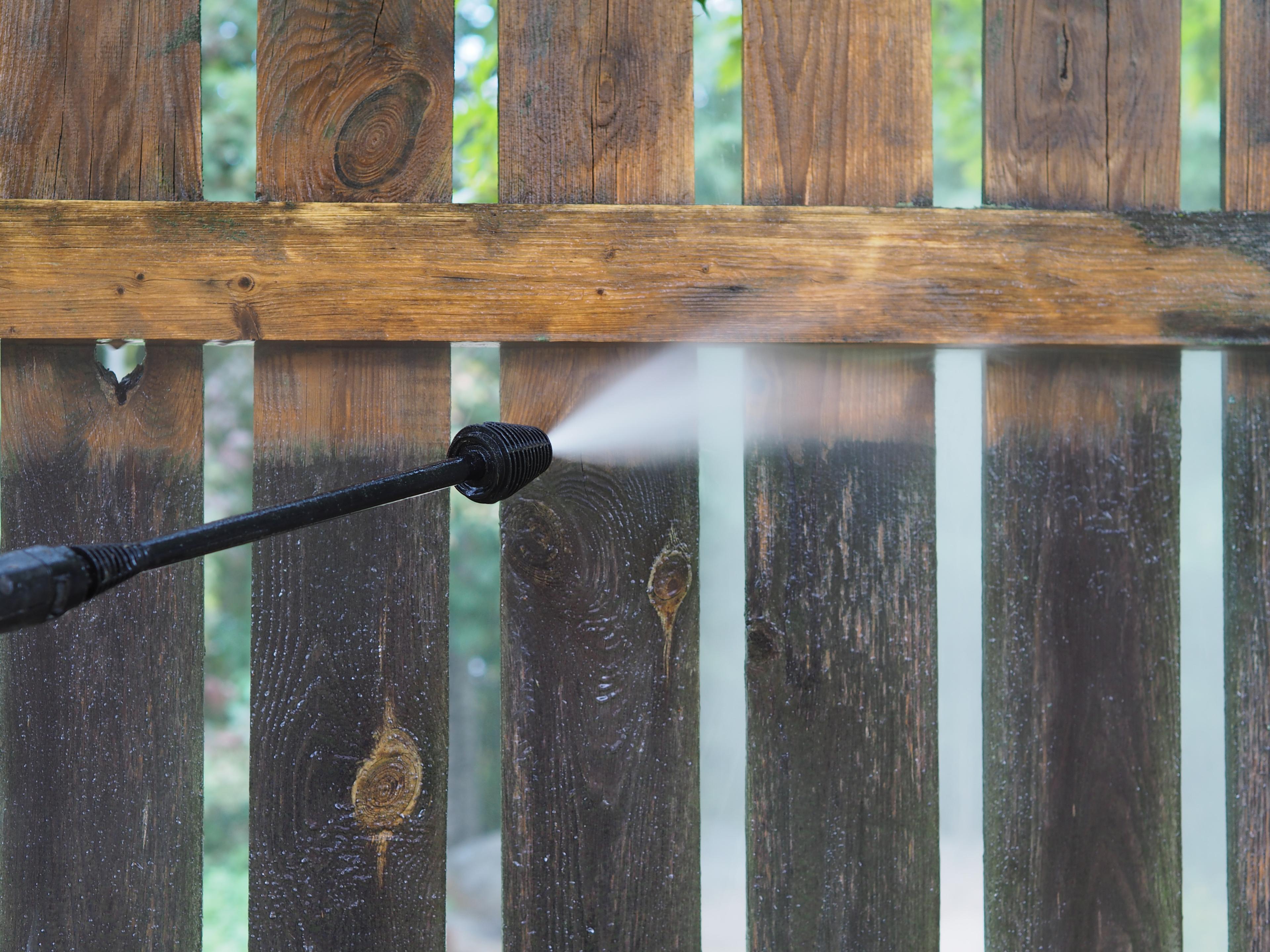 Fence cleaning and restoration service